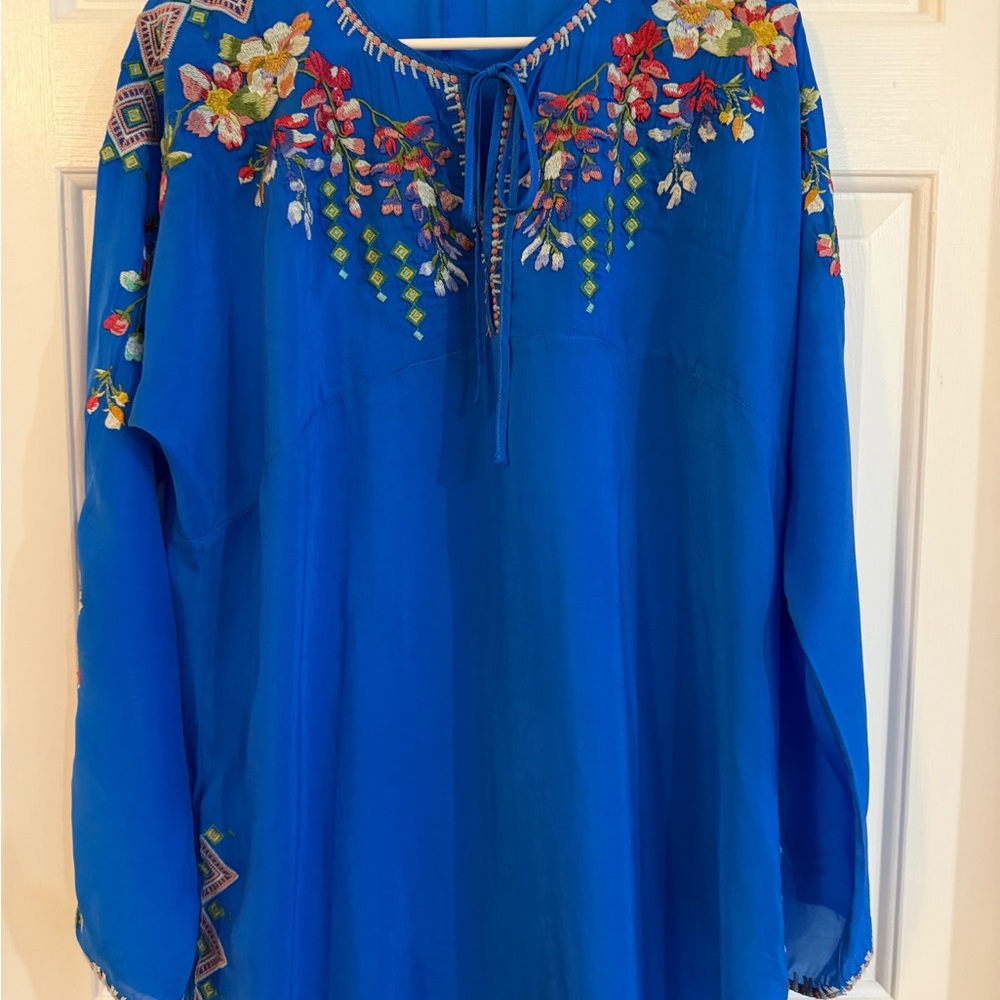 JOHNNY WAS Blue Tunic Top w Colorful Floral Embroidery Sz L Petite